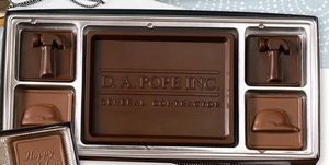 Gift Box w/ 4 Chocolate Squares & Custom Chocolate Centerpiece